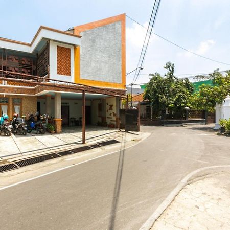 Reddoorz Syariah Near Stadion Manahan Solo 2 Екстериор снимка