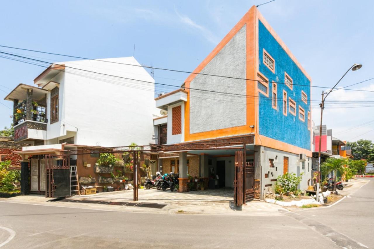 Reddoorz Syariah Near Stadion Manahan Solo 2 Екстериор снимка