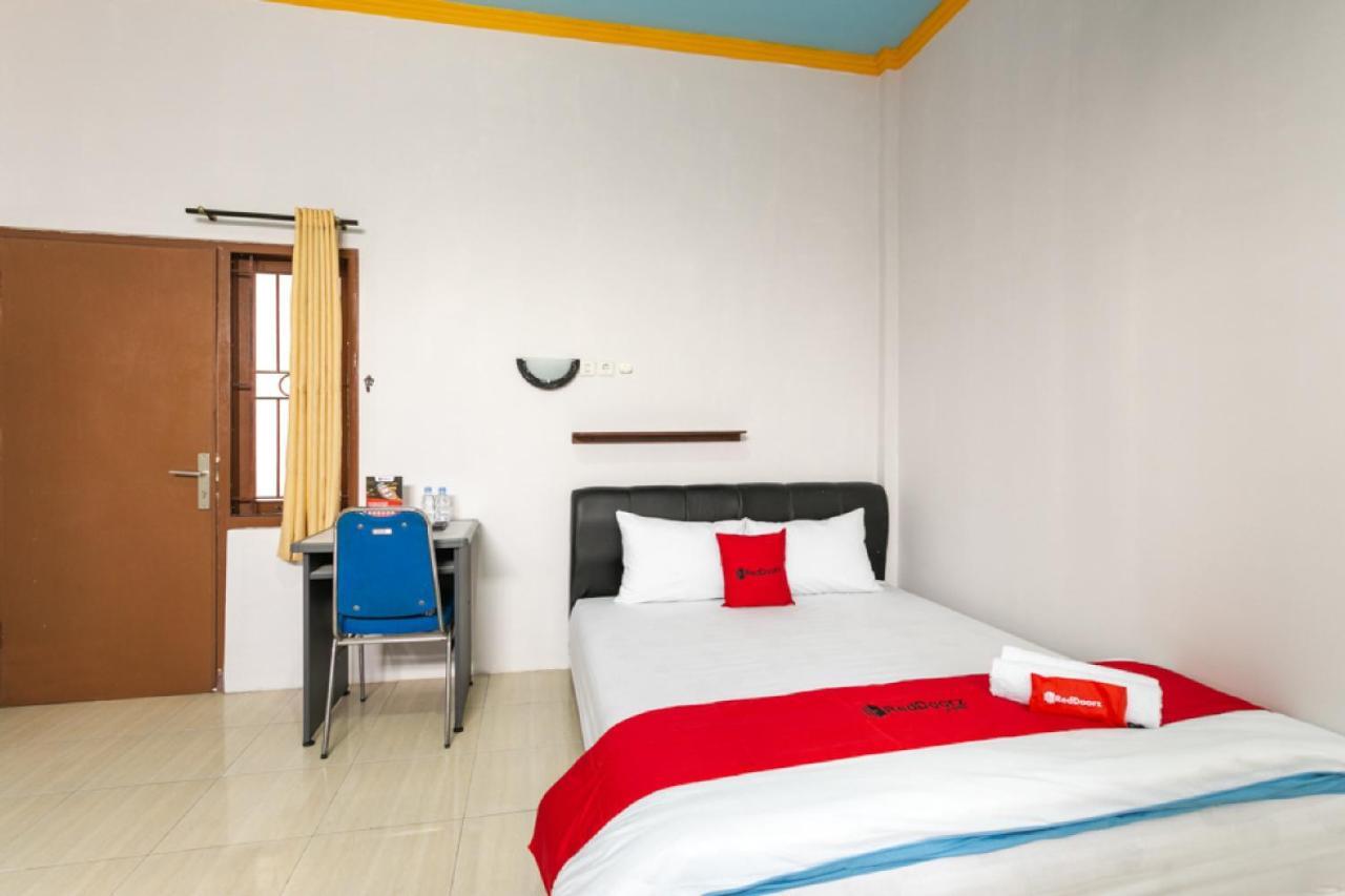 Reddoorz Syariah Near Stadion Manahan Solo 2 Екстериор снимка