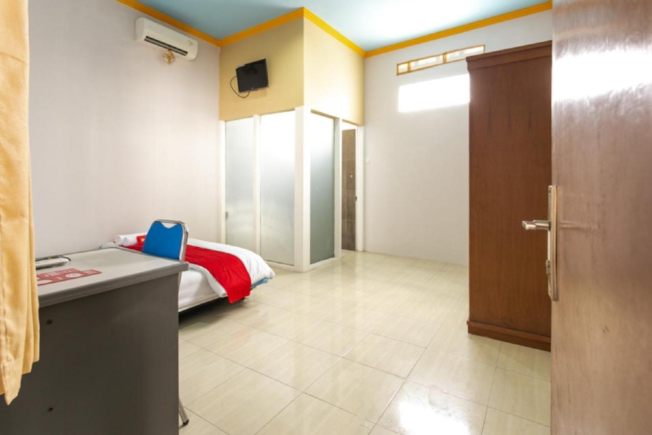 Reddoorz Syariah Near Stadion Manahan Solo 2 Екстериор снимка